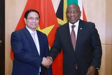 El primer ministro Pham Minh Chinh y el presidente sudafricano Matamela Cyril Ramaphosa. (Foto: VNA)