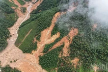 Deslizamientos de tierra en Hue (Foto: Nhan Dan)