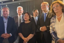 La embajadora de Vietnam en Grecia, Pham Thi Thu Huong, se reúne con el vicepresidente de Grecia y la presidenta de la Federación de Industrias de Grecia. (Foto: Embajada de Vietnam en Grecia)