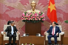 El presidente de la Asamblea Nacional de Vietnam, Tran Thanh Man, recibe al embajador de Indonesia, Denny Abdi. (Foto: Nhan Dan)