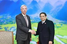 El primer ministro Pham Minh Chinh (dcha.) y el ministro portugués de Relaciones Exteriores, Joao Gomes Cravinho (Foto: VNA)