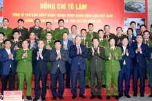 [Foto] Líder partidista trabaja con Centro Nacional de Datos de Vietnam
