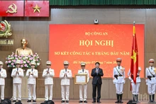 [Foto] Presidente vietnamita asiste a conferencia de balance semestral del Ministerio de Seguridad Pública