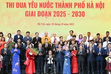 [Foto] Premier asiste al Congreso de Emulación Patriótica de Hanói