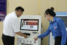 La documentación se digitaliza y se envía electrónicamente a las agencias competentes para su procesamiento (Foto: VNA)