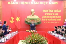 [Foto] Líder partidista se reúne con ejemplares de fuerzas de seguridad de base