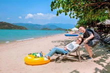 Turistas surcoreanos en una playa de Nha Trang (Foto: VNA)