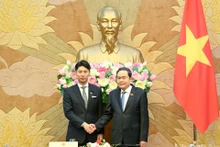 [Foto] Titular del Legislativo de Vietnam recibe a jóvenes parlamentarios japonés