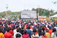 [Foto] Pueblo de Nghe An acude a la Plaza Ho Chi Minh para celebrar el 80º aniversario del Día Nacional 