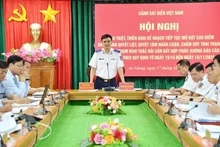 El general de brigada Vu Trung Kien, subcomandante encargado de asuntos jurídicos de la Guardia Costera de Vietnam, en la conferencia. (Foto: VNA)
