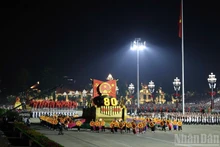 Imágenes del tercer ensayo general del desfile militar por el Día Nacional de Vietnam en la Plaza de Ba Dinh