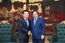 [Foto] Premier vietnamita recibe al jefe de Comisión de Reforma de Empresas del Comité Central del PPRL