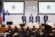 [Foto] Premier vietnamita asiste al Foro Empresarial Vietnam–Francia