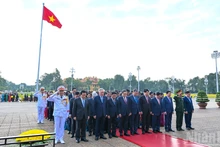 [Foto] Diputados rinden homenaje al Presidente Ho Chi Minh