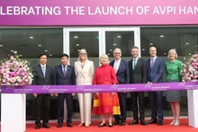 La gobernadora general de Australia, Sam Mostyn, y su esposo, asisten a la inauguración de la Oficina de Representación del Instituto de Políticas Australia-Vietnam.