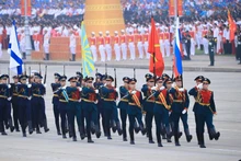 Soldados rusos participan en el desfile. (Foto: baochinhphu.vn)