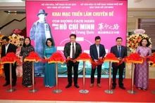 En la ceremonia inaugural de la exposición (Foto: Nhan Dan)