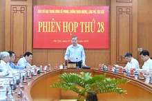 [Foto] Líder partidista de Vietnam preside reunión sobre lucha contra corrupción, despilfarro y negatividad