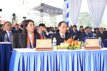 El secretario del Comité Central del Partido Comunista de Vietnam y ministro de Relaciones Exteriores, Le Hoai Trung, asiste a la cita. 