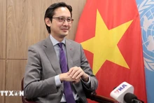 Embajador Do Hung Viet, representante permanente de Vietnam ante las Naciones Unidas en una entrevista concedida a corresponsales de la Agencia Vietnamita de Noticias en Nueva York (Foto: VNA)