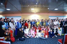 Premier vietnamita se reúne con la comunidad coterránea en Argelia