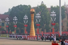 Comienza el desfile militar y marcha civil por el 80º aniversario de la Revolución de Agosto y del Día Nacional de Vietnam 