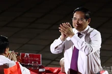 [Foto] Premier vietnamita asiste programa político-artístico especial por el 80 aniversario del Día Nacional