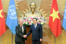 El presidente de la Asamblea Nacional de Vietnam, Tran Thanh Man, recibe al secretario general de la ONU, António Guterres. (Foto: Nhan Dan)