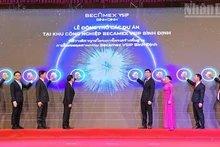 En la ceremonia de inicio de construcción de varios proyectos clave en el Parque Industrial–Urbano–de Servicios Becamex VSIP Binh Dinh. (Foto: Nhan Dan)