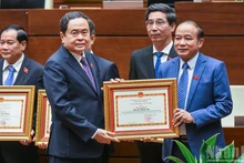 [Foto] Entregan certificados de mérito del Comité Permanente de la Asamblea Nacional