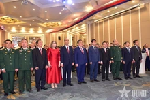 La Embajada de Cuba en Vietnam organiza una recepción para celebrar el 65º aniversario de las relaciones diplomáticas entre ambos países (2 de diciembre). (Foto: qdnd.vn)