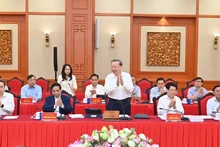 [Foto] Buró Político trabaja con Juntas Ejecutivas de Comités del Partido de Hanói y de Ciudad Ho Chi Minh