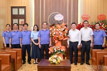 Siguen llegando felicitaciones al diario Nhan Dan por el centenario del Día de la Prensa Revolucionaria de Vietnam