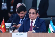 El primer ministro de Vietnam, Pham Minh Chinh, interviene en la sesión. (Foto: VNA)