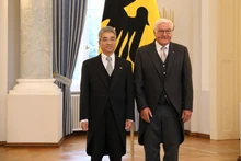 El presidente de Alemania, Frank-Walter Steinmeier y el embajador de Vietnam en Berlín, Nguyen Dac Thanh. (Foto VNA)