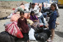 Refugiados afganos recién llegados se asientan en un campamento temporal en Kabul, Afganistán, el 29 de junio de 2025. (Foto: Xinhua)