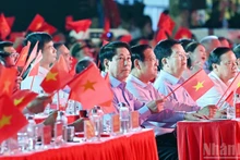 [Foto] Presidente vietnamita asiste al programa político-artístico especial 'Oportunidad de oro'