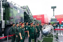 Vietnam exhibe equipos militares modernos en Exposición de Logros Nacionales