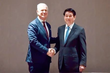 El presidente de Vietnam, Luong Cuong, se reúne con el secretario general de la Cámara de Comercio Internacional (ICC), John Denton. (Foto: Nhan Dan)