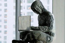 La VBA presenta la escultura de Satoshi, la quinta en el mundo.