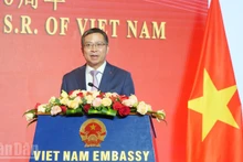 El embajador vietnamita en China, Pham Thanh Binh, habla en la cita. (Foto: Nhan Dan)