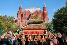 Por primera vez, el arte de títeres vietnamita se representa frente a la Plaza Roja de Rusia. (Foto: baovanhoa.vn)