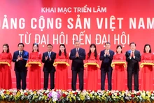 [Foto] Líder partidista asiste a exposición “El Partido Comunista de Vietnam: de Congreso en Congreso”