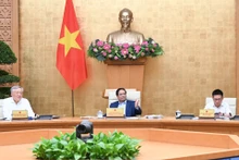 [Foto] Premier vietnamita preside conferencia virtual entre el Gobierno y las autoridades locales