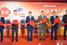 En la ceremonia de inauguración del Día de los Productos Vietnamitas y el Festival de la Fruta Vietnamita en China. Foto: VNA. (Foto: Nhan Dan)