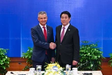 El presidente de Vietnam, Luong Cuong, recibe al ministro adjunto de Relaciones Exteriores y Comercio de Australia, Matt Thistlethwaite. (Foto: qdnd.vn)