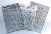 El 15 de septiembre de 1945, Viet Nam Thong tan xa (VNTTX- ahora Agencia Vietnamita de Noticias)–denominación redactada de puño y letra por el Presidente Ho Chi Minh–transmitió la Declaración de Independencia junto con la lista del Gobierno Provisional de la República Democrática de Vietnam a través de despachos en tres idiomas: vietnamita, inglés y francés. Aquel momento sagrado se convirtió en el Día tradicional de la VNA. (Foto: VNA)