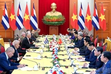 El secretario general del Partido Comunista de Vietnam, To Lam, sostiene una reunión con el primer secretario del Comité Central del Partido Comunista y presidente de la República, Miguel Díaz-Canel Bermúdez. (Foto: Nhan Dan)