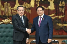 [Foto] Premier de Vietnam recibe al ministro laosiano de Trabajo y Bienestar
