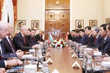 El secretario general del Partido Comunista de Vietnam, To Lam, se reúne con el presidente de Bulgaria, Rumen Radev. (Foto: Thong Nhat/VNA)